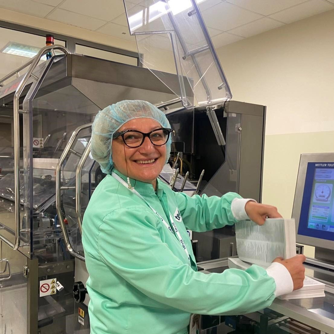 Yuliyana next to her packaging machine