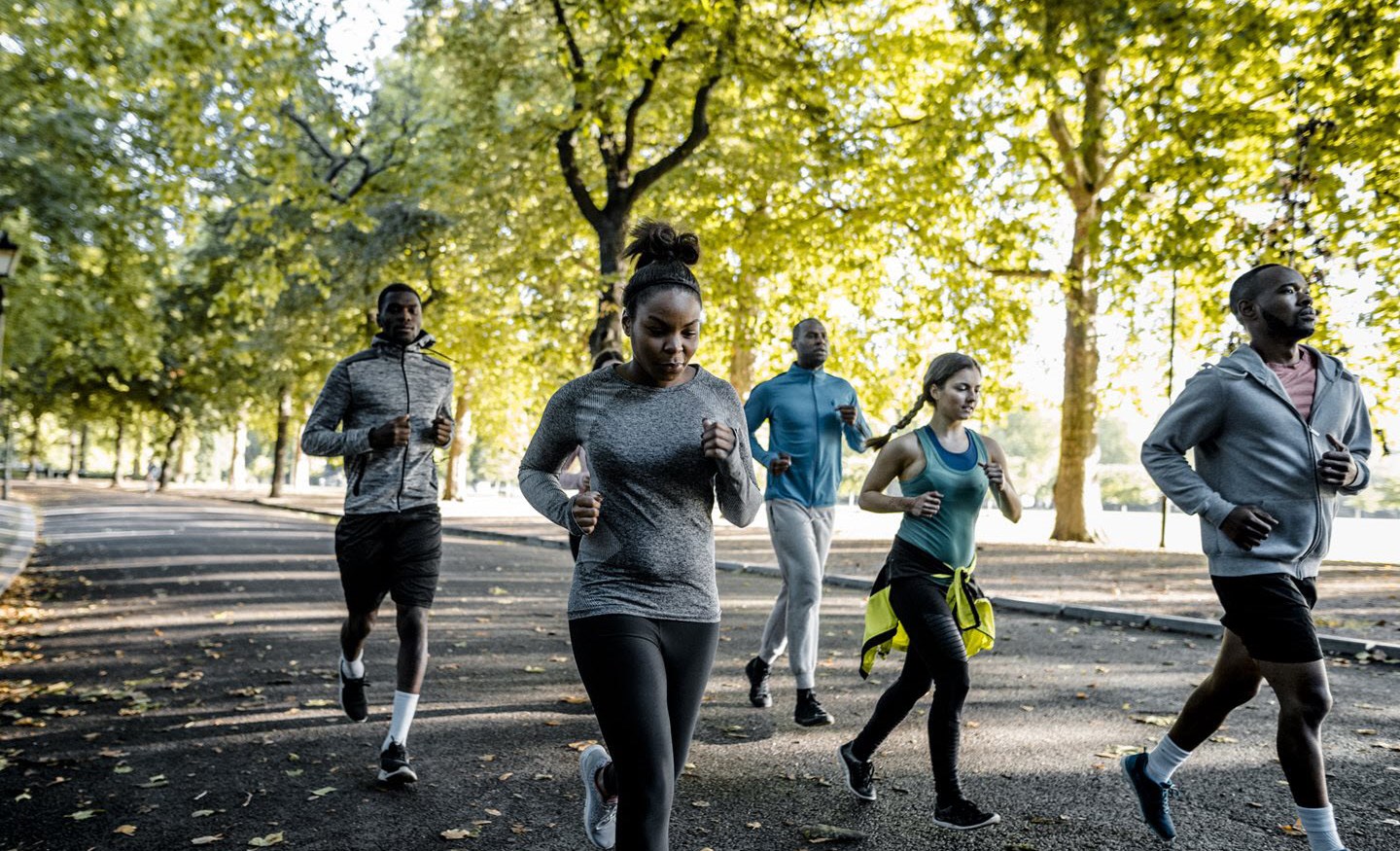 Woman with asthma running race with other athletes confident her asthma is under control