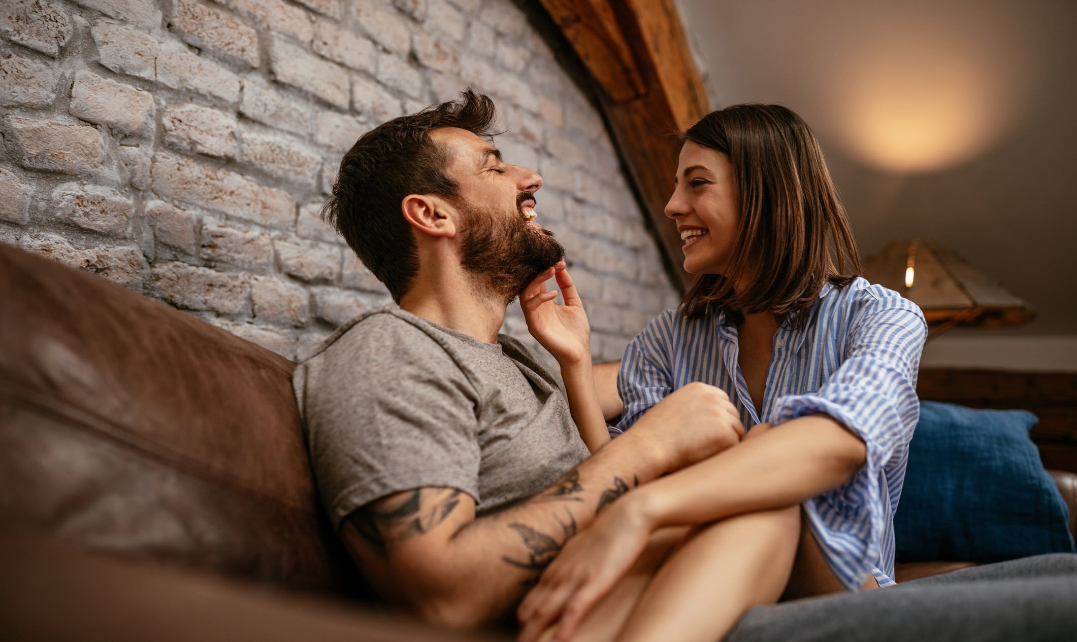 Man and woman smiling and enjoying their communicative relationship despite ADHD